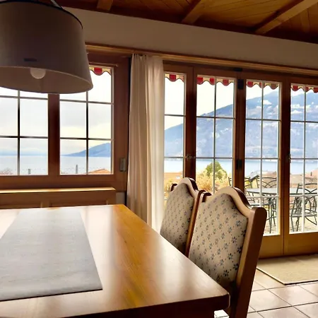 Elegant Family With And Mountain Views *