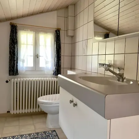 Elegant Family With And Mountain Views *