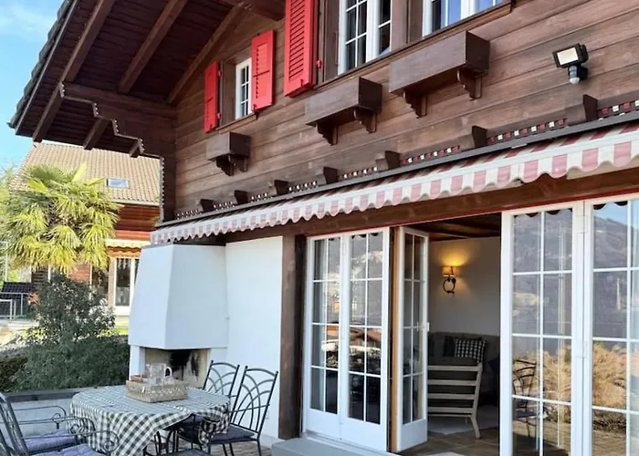 Vakantiehuis Elegant Family With And Mountain Views