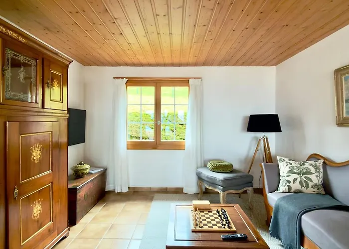 Elegant Family With And Mountain Views Leissigen