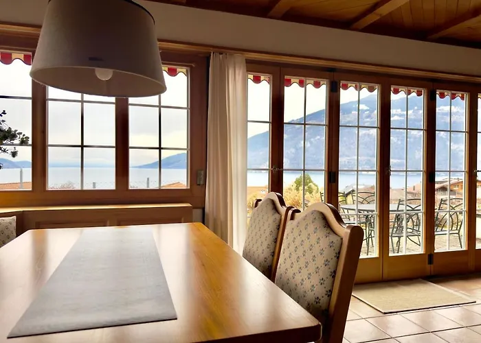 Elegant Family With And Mountain Views *