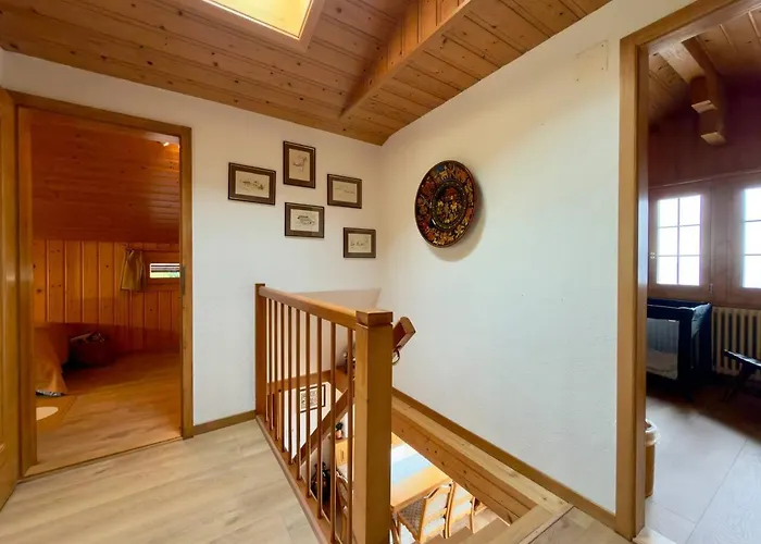 Vakantiehuis Elegant Family With And Mountain Views