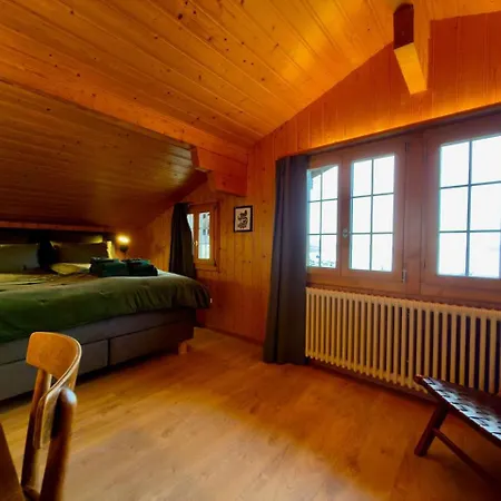 Elegant Family With And Mountain Views *