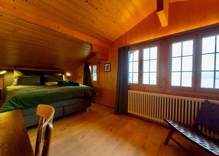 Elegant Family With And Mountain Views *