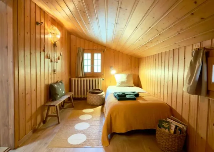 Elegant Family With And Mountain Views *